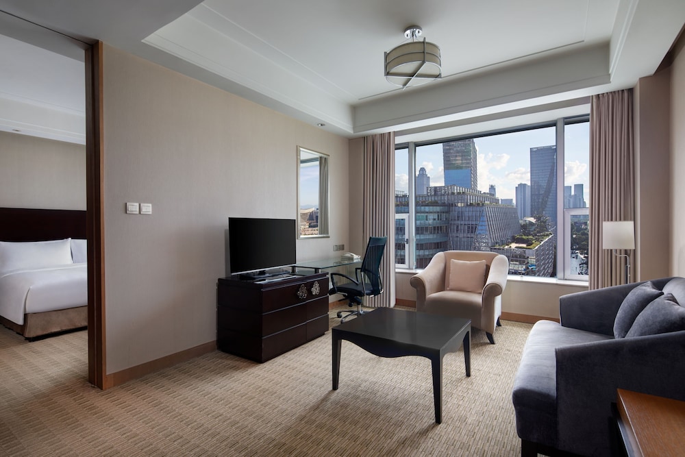 Suite, 1 Bedroom (Dining) - Photo 3