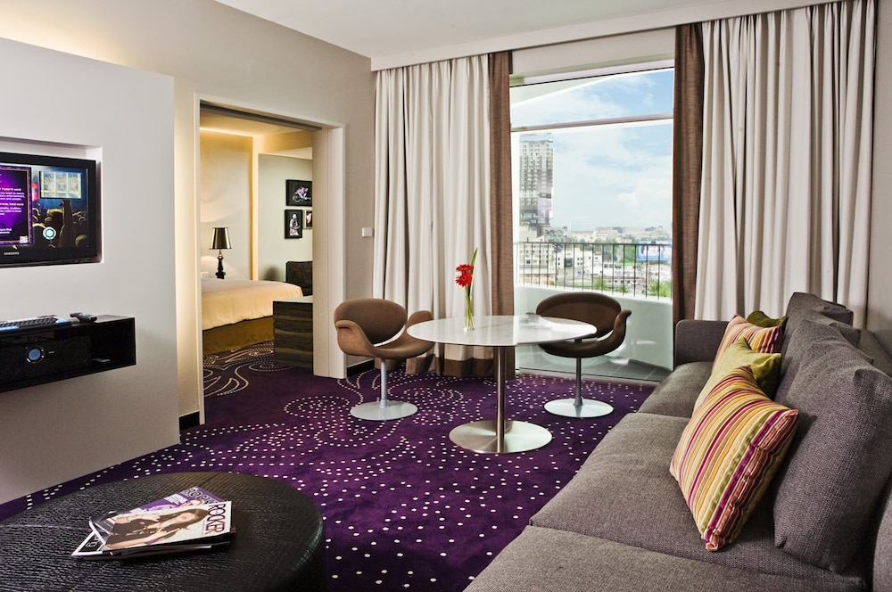 Gold Suite - Newly Renovated thumbnail 5