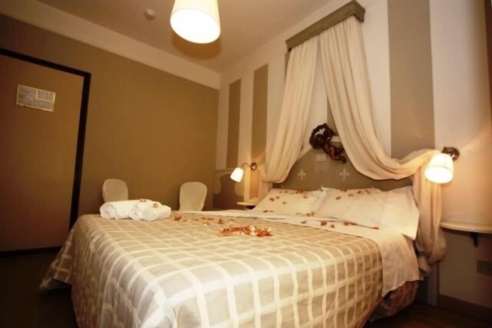 Standard Double Room - Photo 2