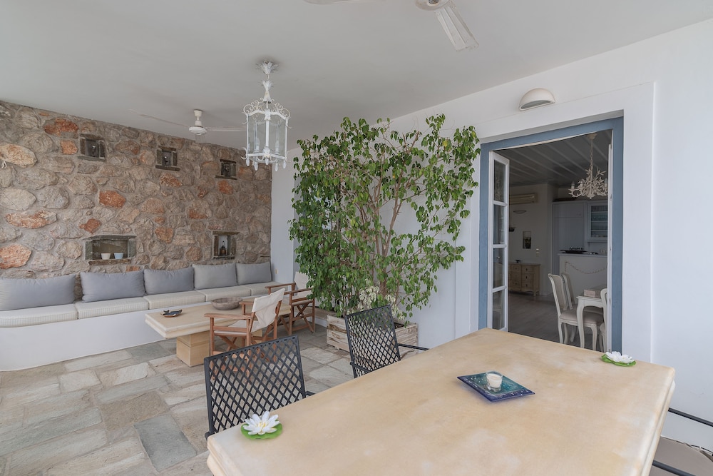 Villa, 6 Bedrooms, Sea View photo 2