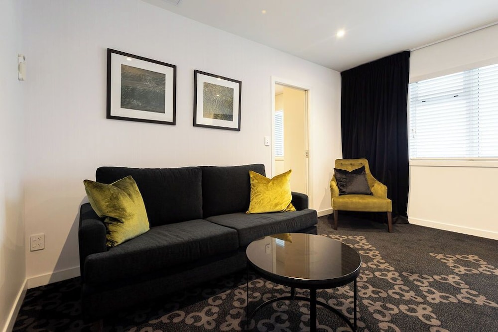 Boutique Suites - Photo 8