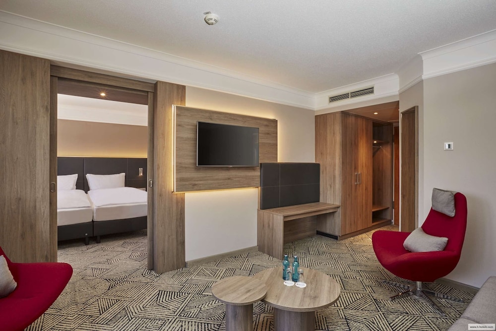 Suite - Photo 2