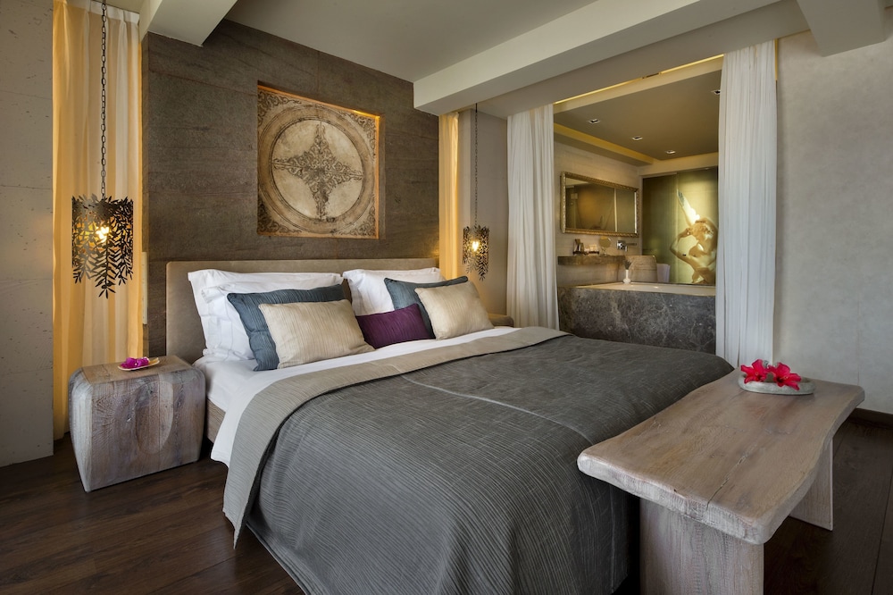 Grand Deluxe Room