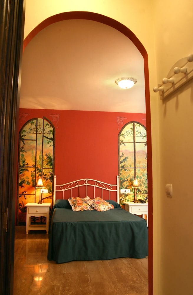 Twin Room - Photo 7