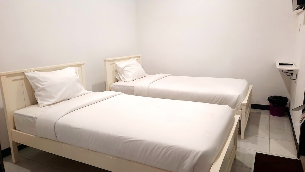 Deluxe Twin Room, 2 Bedrooms, Non Smoking, Private Bathroom photo 3