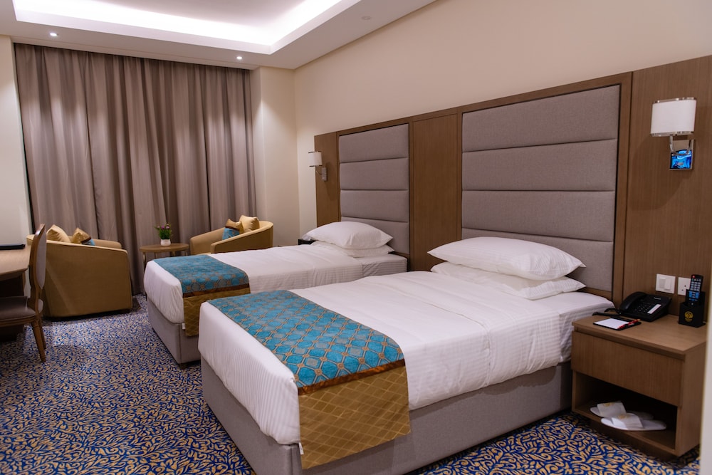Executive Twin Room - Photo 10