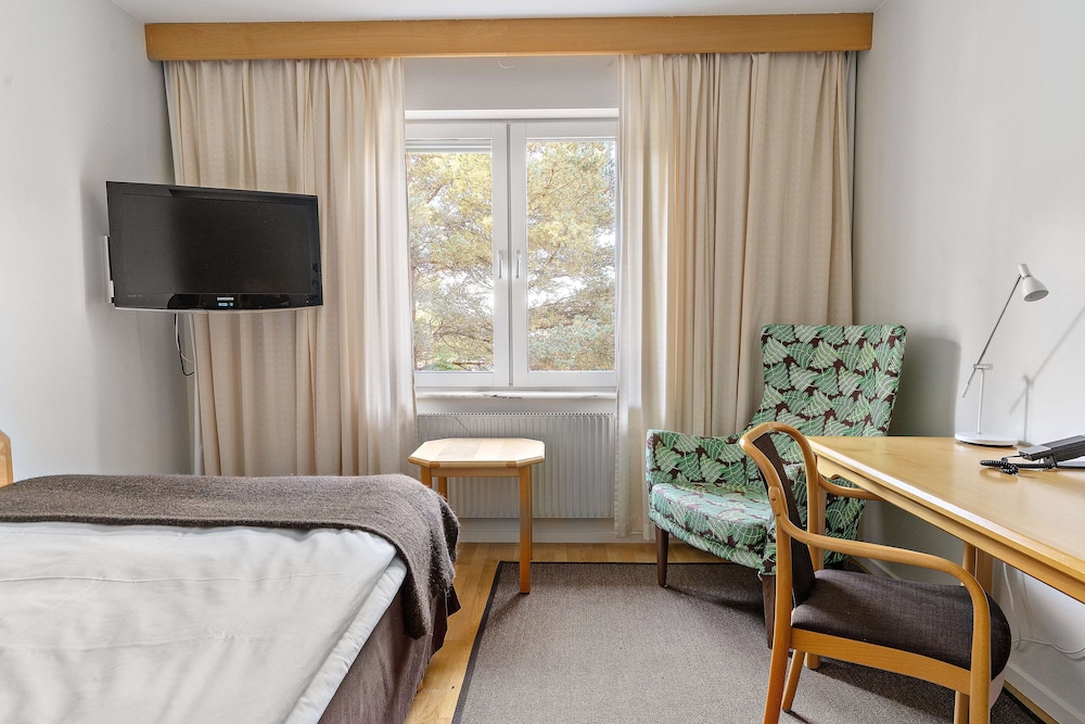 Economy Room, 1 Double Bed, Non Smoking - Photo 3