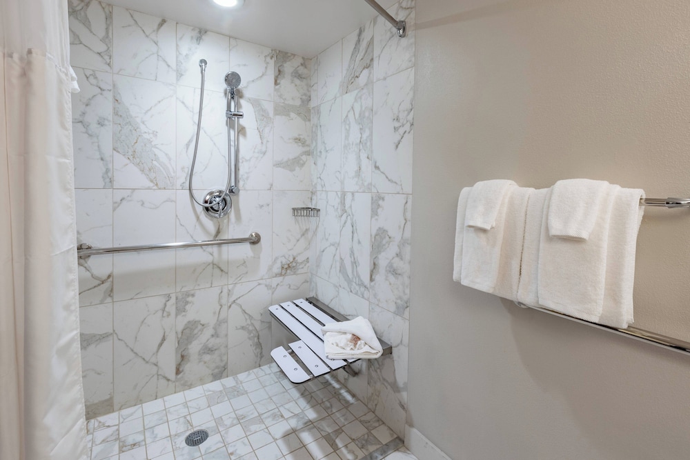 Room, 2 Queen Beds (Mobility Accessible, Roll-in Shower)