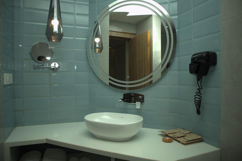 Super Deluxe Room - Photo 6