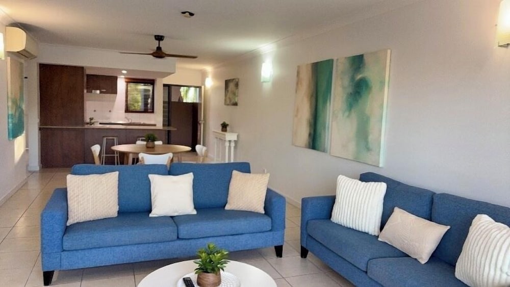 Deluxe Two-Bedroom with Car Rental & Airport Transfers photo 2