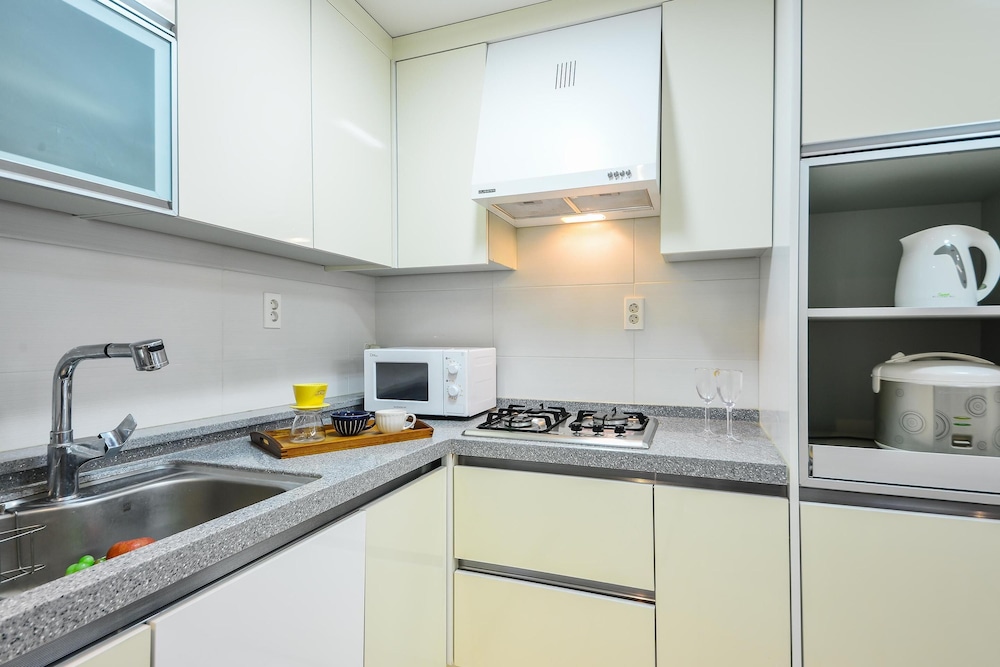 Basic Room, 2 Bedrooms (F1 - 23(Random,pet)) - Photo 6