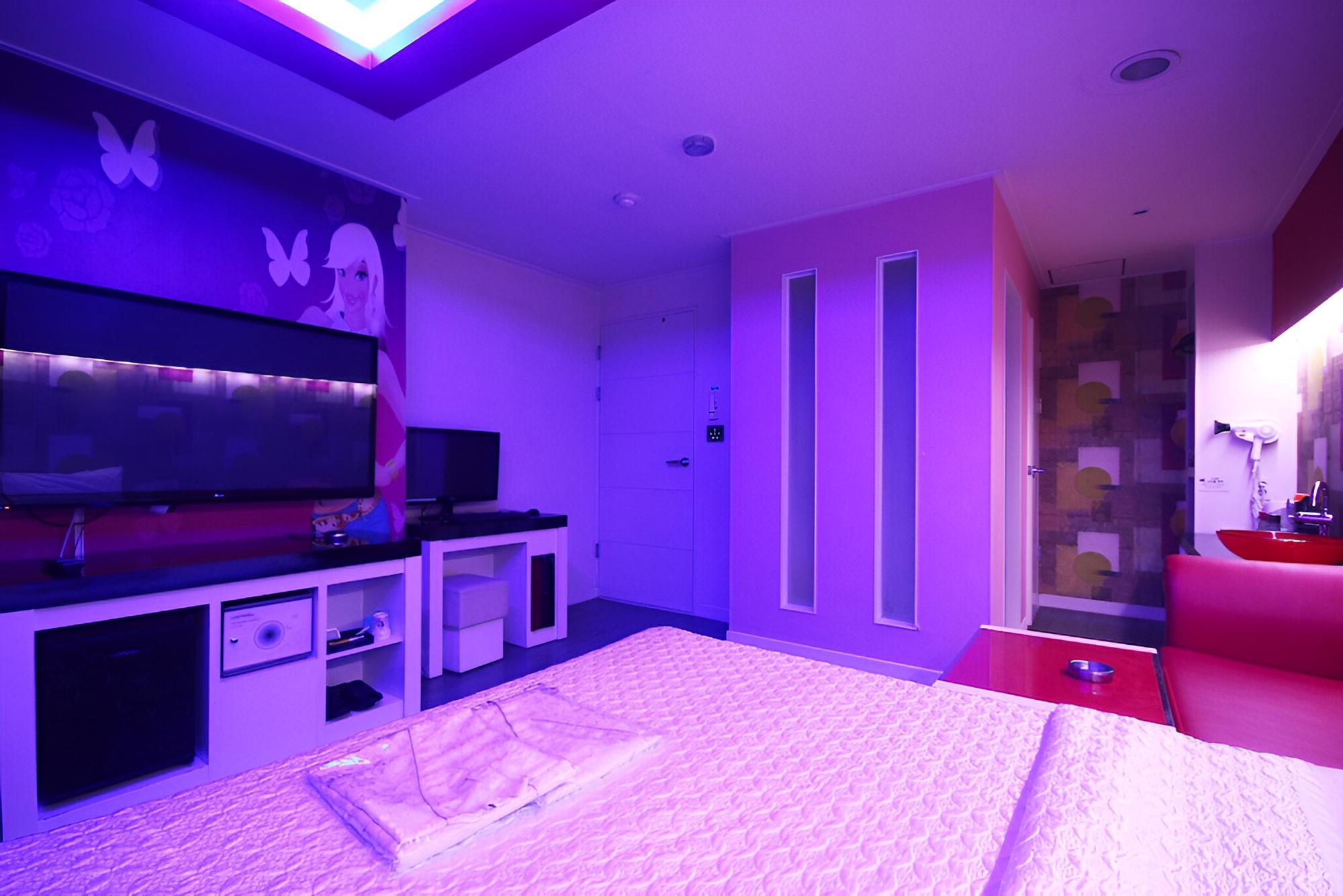 Room (Standard Room (Netflix)) - Photo 5