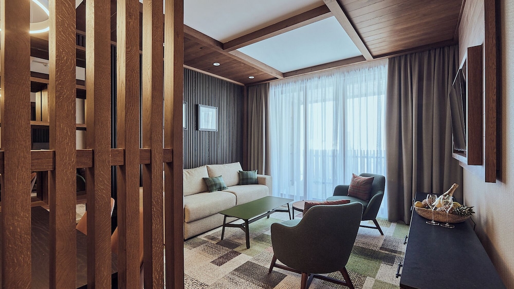 Deluxe Suite, Balcony