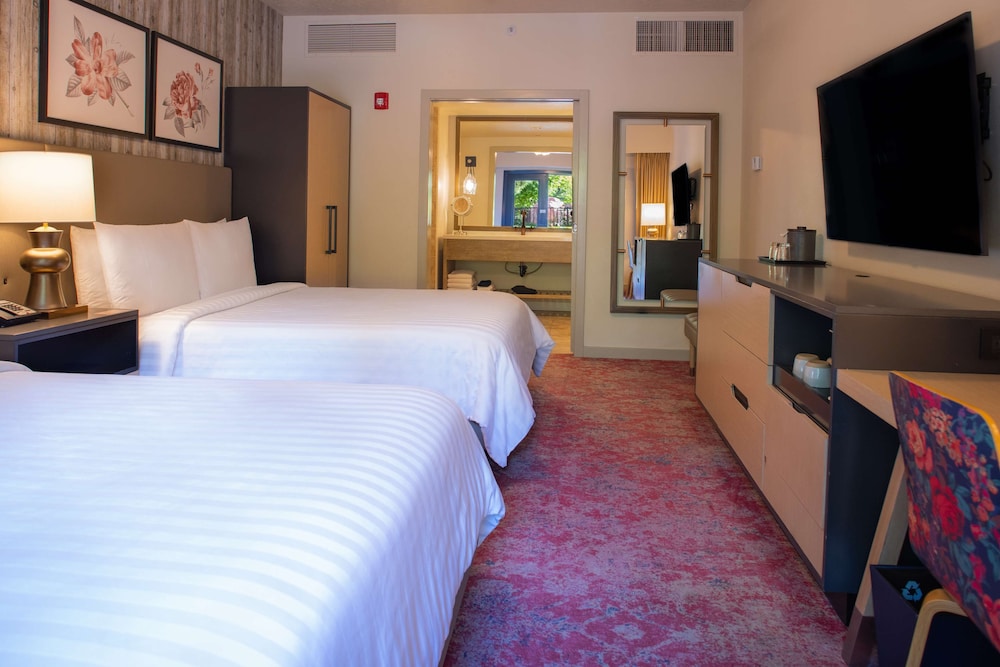 Room, 2 Queen Beds, Poolside photo 1