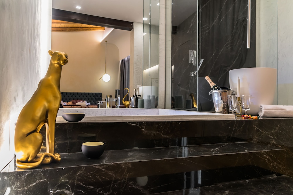 Superior Suite - Photo 28