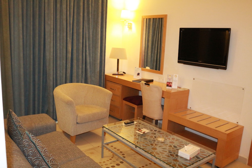 Deluxe Suite, 1 King Bed, Smoking