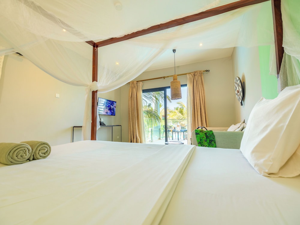 Premium Room, Pool View - Photo 8