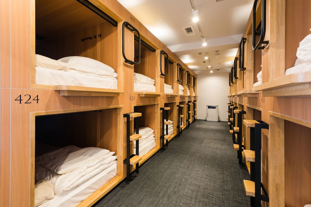 Adjacent Room Standard Capsule, Women only photo 2