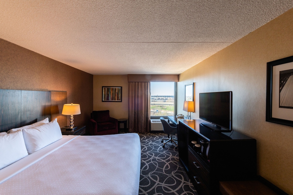 Standard Room, 1 King Bed, City View - Photo 7