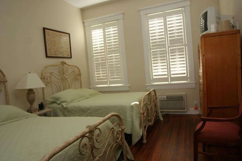 Riverside Room, 2 Double Beds photo 3