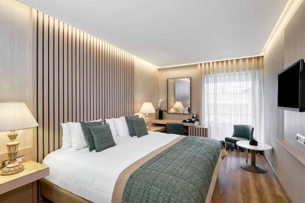 Executive Room - Photo 1