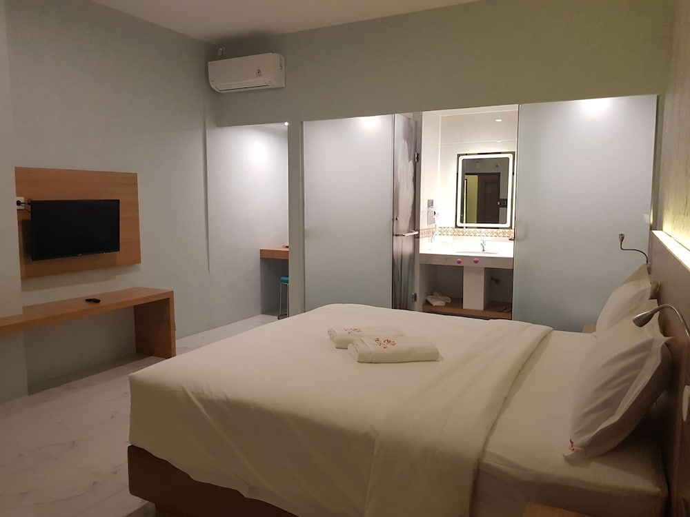 Deluxe Double Room - Photo 1
