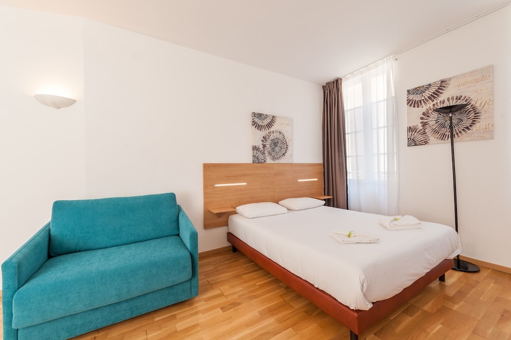 Studio, 1 Double Bed with Sofa bed - Photo 1