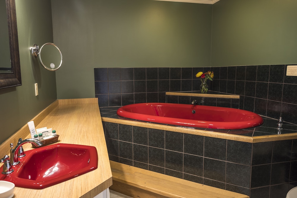 Aster Suite, Jetted Tub, 1 Queen Bed photo 3