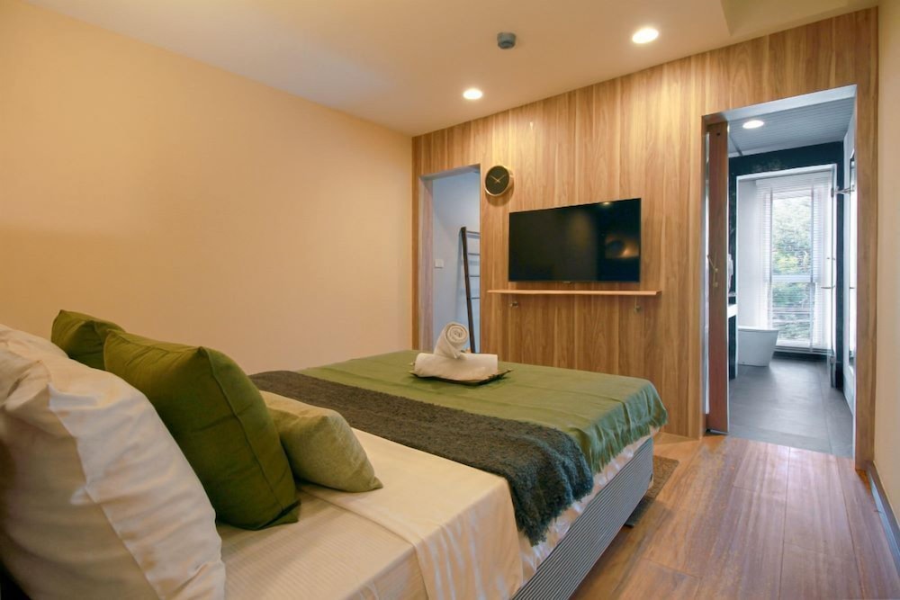 Grand Superior with Bathtub