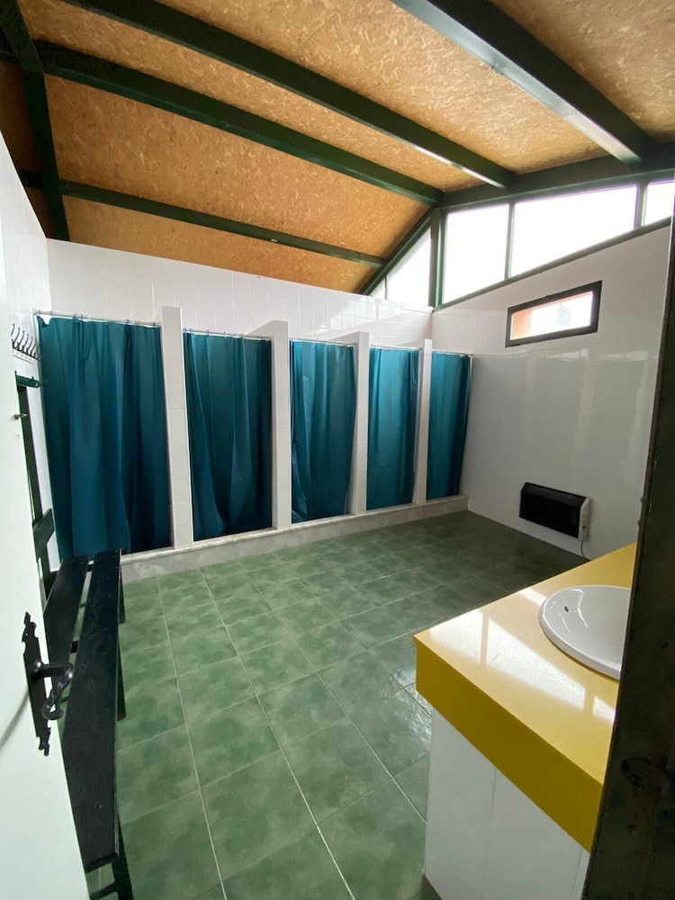 Economy Triple Room photo 3