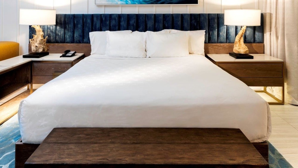 Premier Oceanfront King Suite - Photo 3