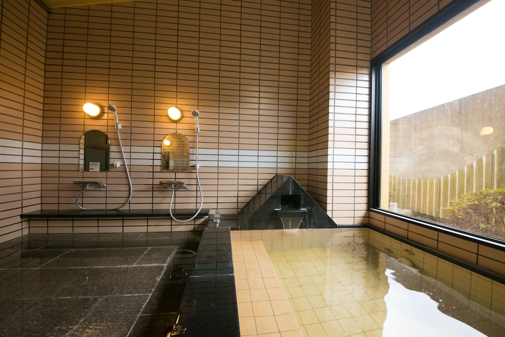 Japanese Style Sextuple Room, Shared Bathroom