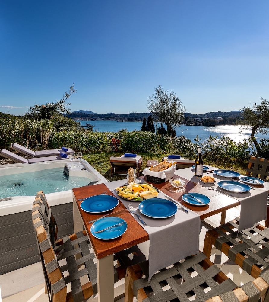 Panoramic Bungalow, Jetted Tub, Bay View thumbnail 6