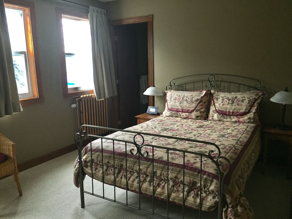 Double Room, 1 Double Bed, Non Smoking, City View photo 2