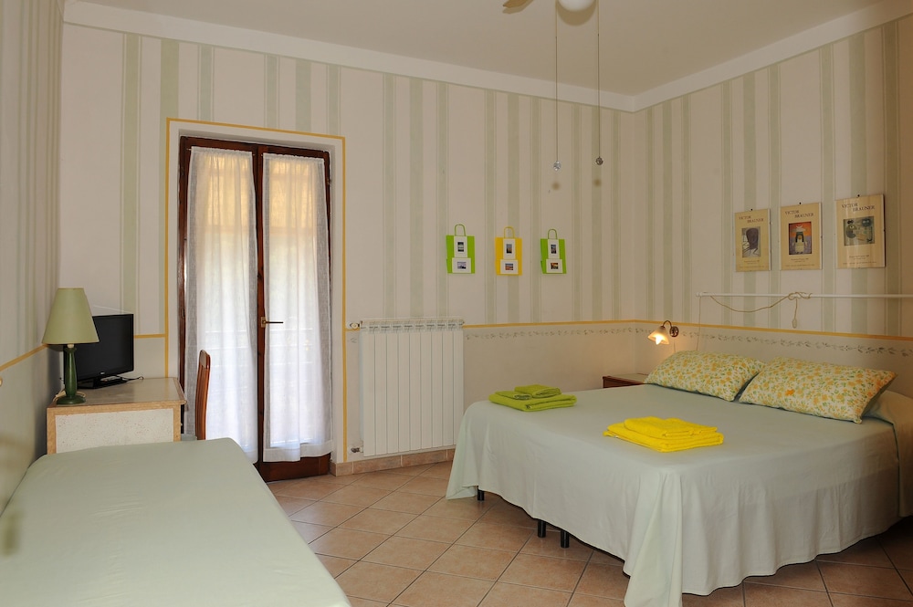 Family Room, Private Bathroom (External) photo 1
