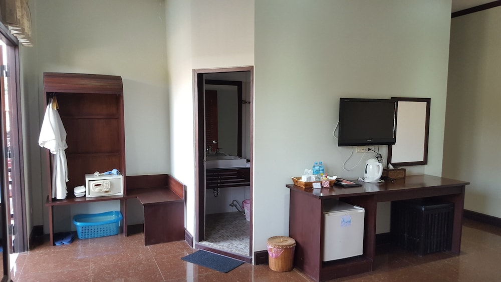 Family Room, 2 Queen Beds, Garden View, Corner