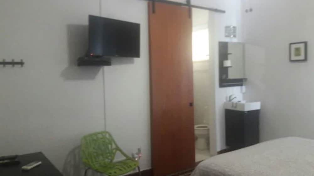 Room, 1 Queen Bed (Suite 4)