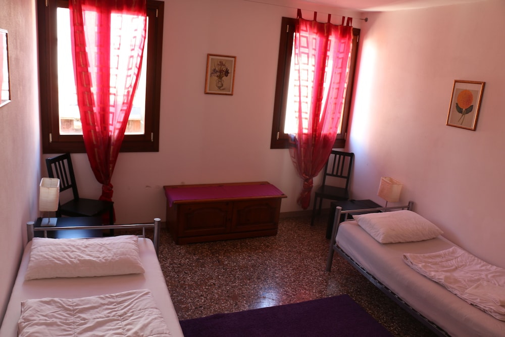 Shared Dormitory, Women Only photo 2