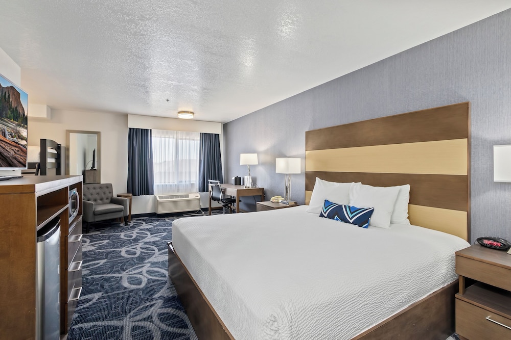 Standard Room, Multiple Beds, Non Smoking, Refrigerator & Microwave (Larger Room) photo 3