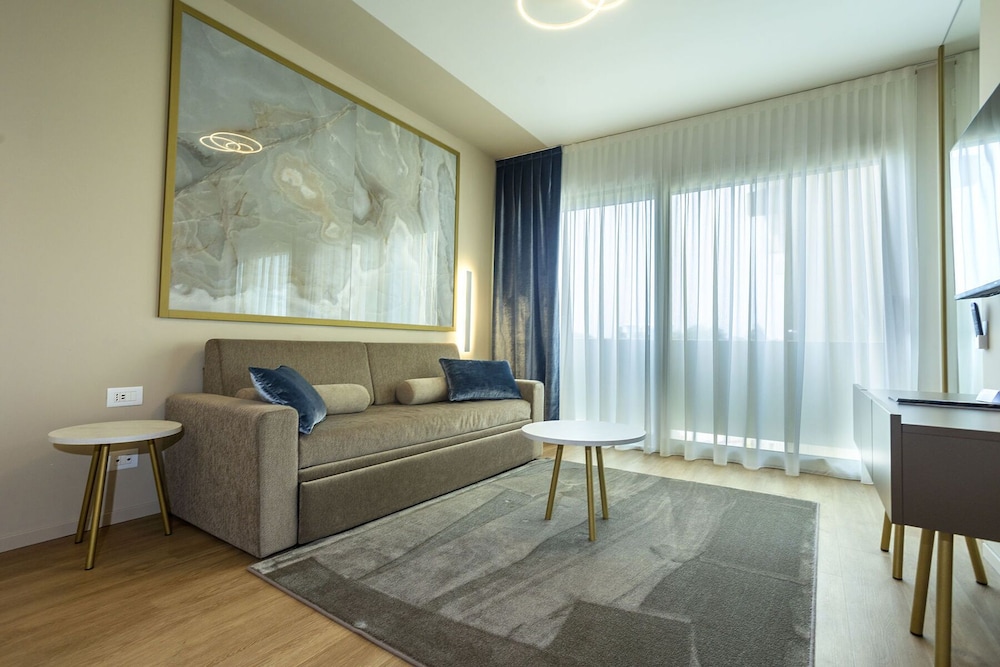 Suite - Photo 6