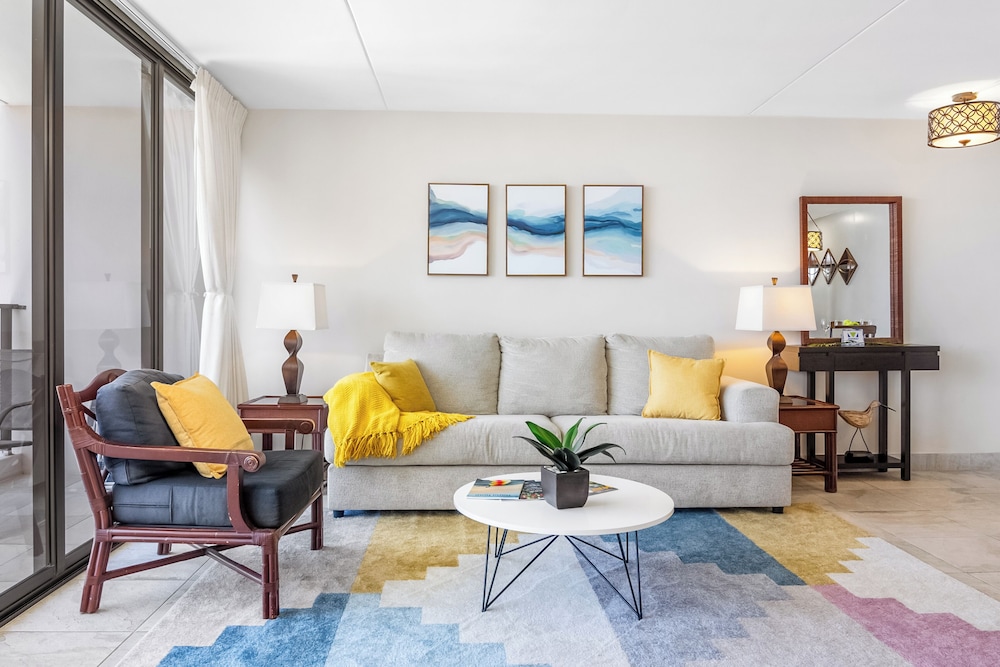 High Floor Ocean View Condo (King Bed and Parking): Condo, 1 Bedroom, Ocean View (0123) photo