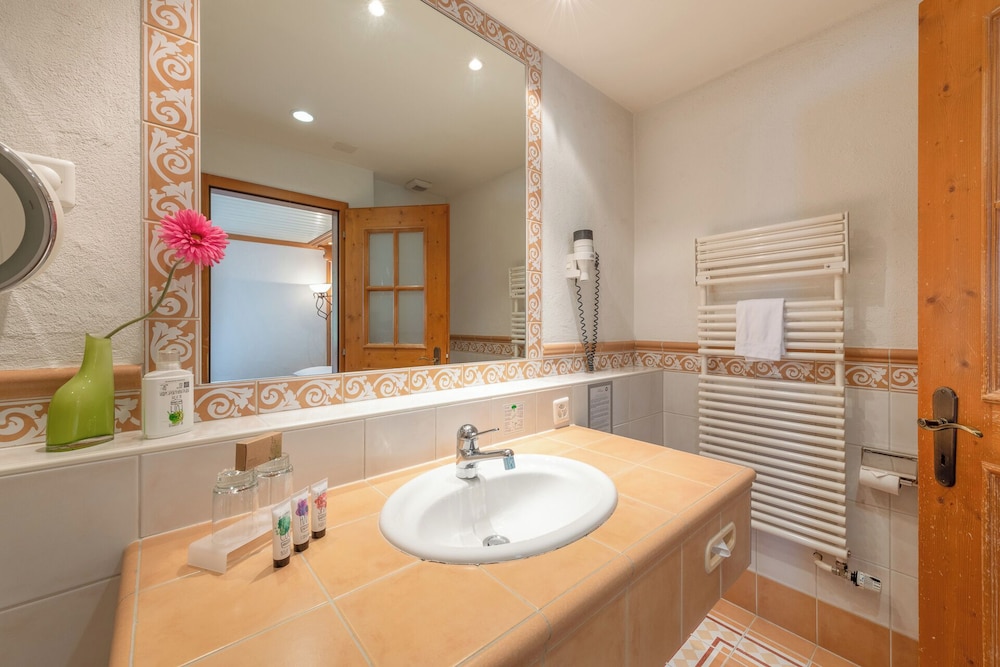 Comfort Double Room (with separate sofa area) - Photo 3