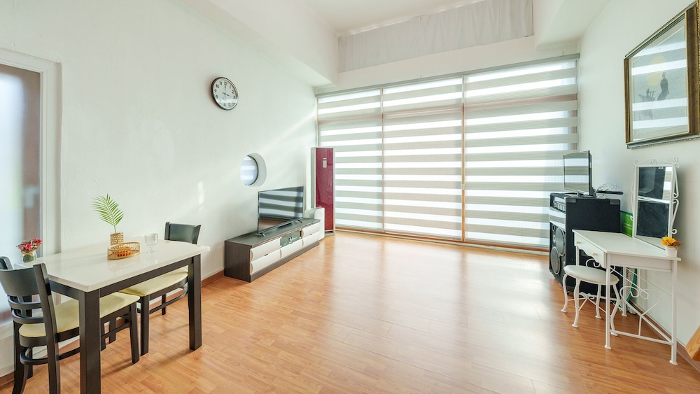Basic Room, 1 Bedroom (pink 201)