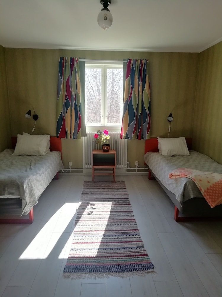 Twin Room, Shared Bathroom photo 1