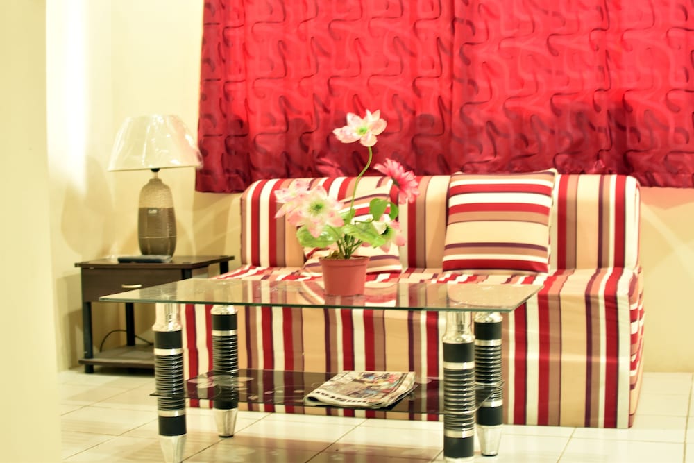 Family Townhome with Suite Rooms photo 3