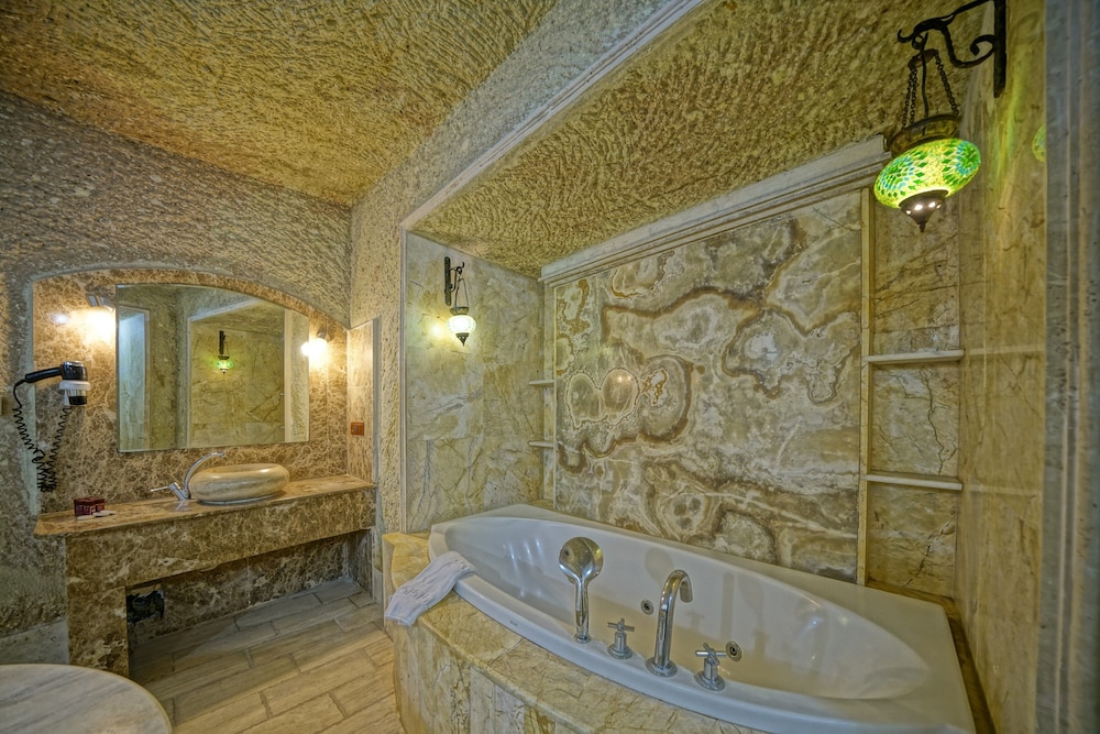 Luxury Cave Suite with Turkish Bath photo 3