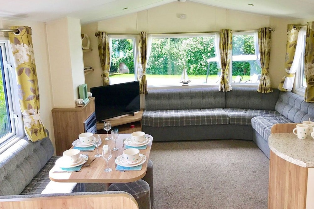8 Berth Superior Caravan photo 2