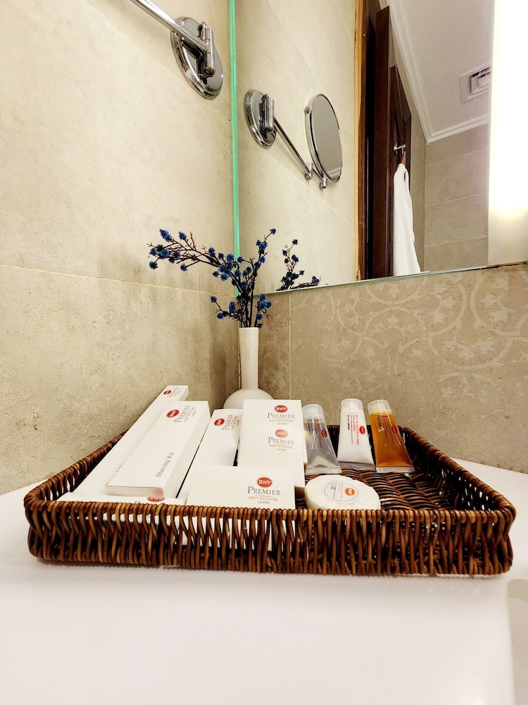 Premier Suite, 1 King Bed, Non Smoking, City View (with Extra Bed) - Photo 10