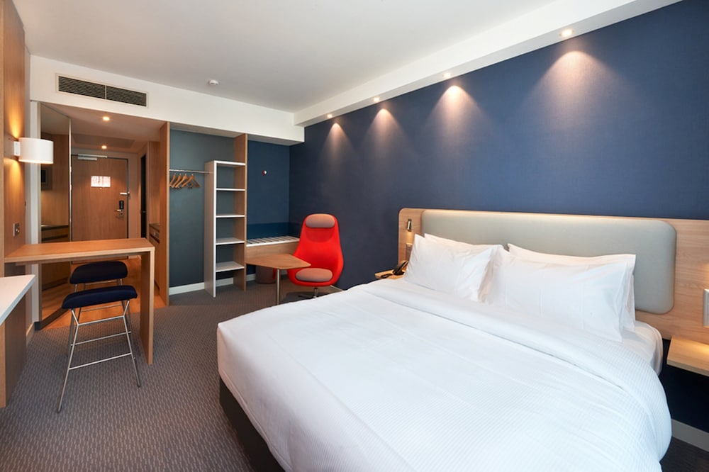 Suite, 1 Queen Bed, Kitchenette photo 2