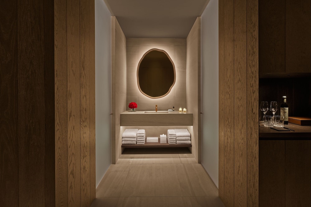 Suite, 1 Bedroom - Photo 9